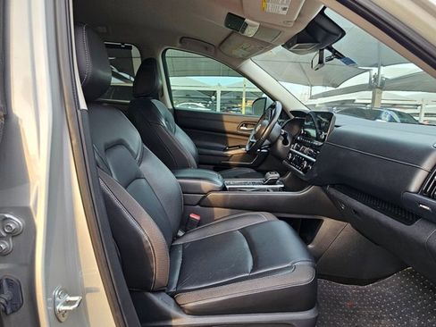 Used 2023 Nissan Pathfinder SL FWD image 18