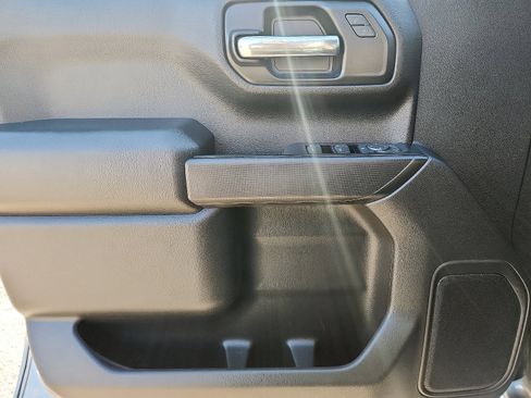 Used 2020 Chevrolet Silverado 1500 Custom w/ Custom Value Package image 12