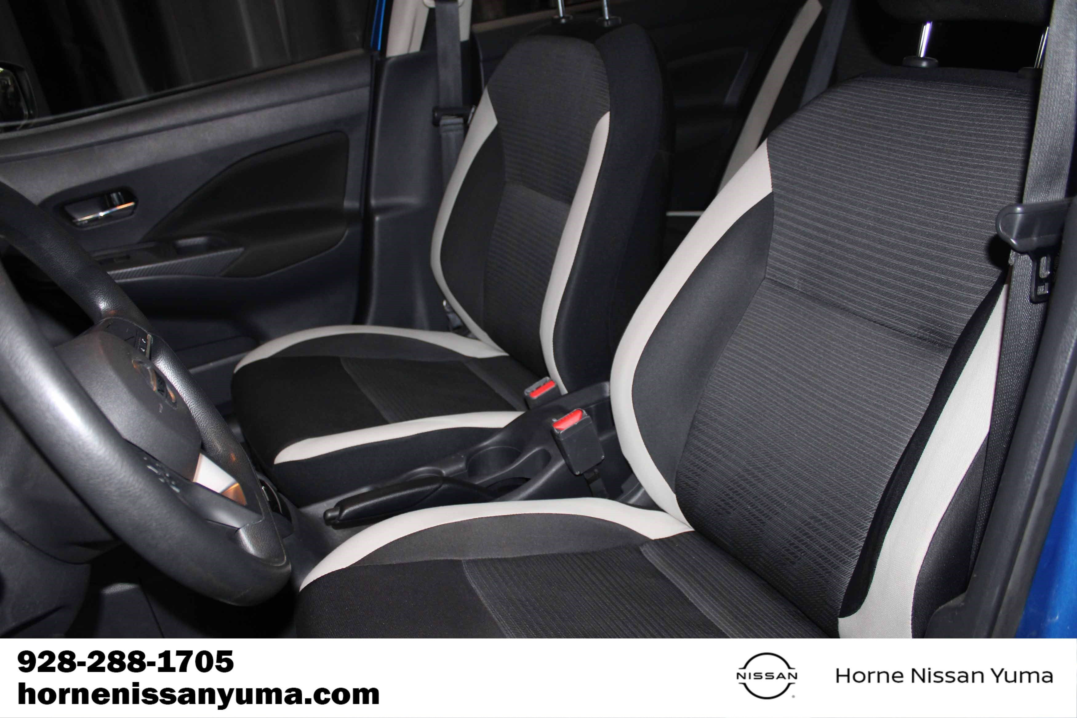 Used 2022 Nissan Versa SV FWD image 9