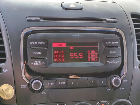 Used 2018 Kia Forte LX image 21