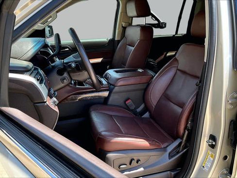 Used 2016 Chevrolet Suburban LTZ RWD image 10
