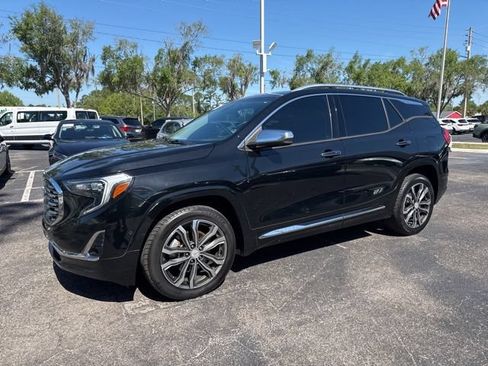 Used 2020 GMC Terrain Denali w/ Denali Premium Package FWD image 10