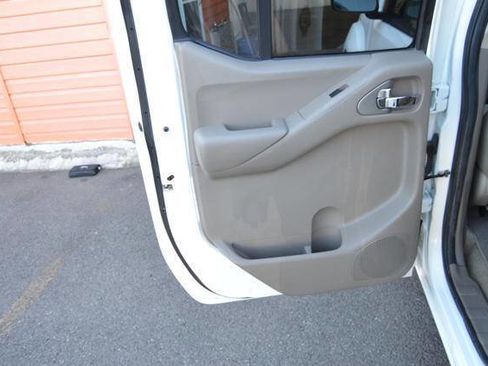 Used 2014 Nissan Frontier SV w/ SV Value Truck Package image 51