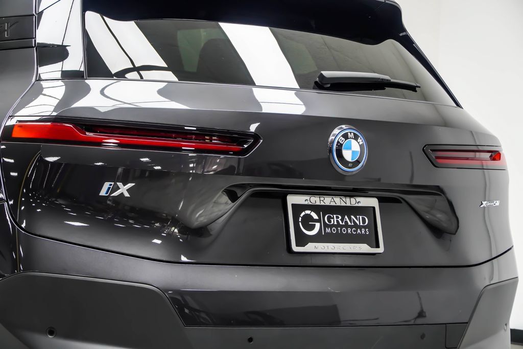 Used 2024 BMW iX xDrive50 w/ Convenience Package AWD/4WD image 18