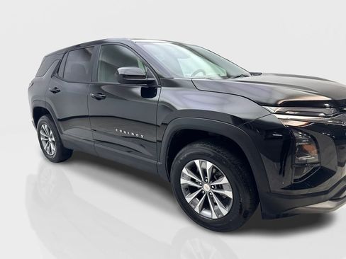 Used 2025 Chevrolet Equinox LT FWD image 12