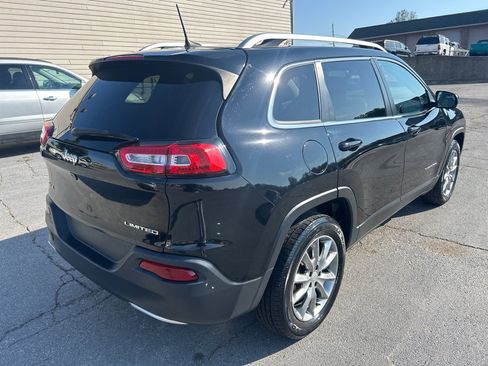 Used 2017 Jeep Cherokee Limited AWD/4WD image 6