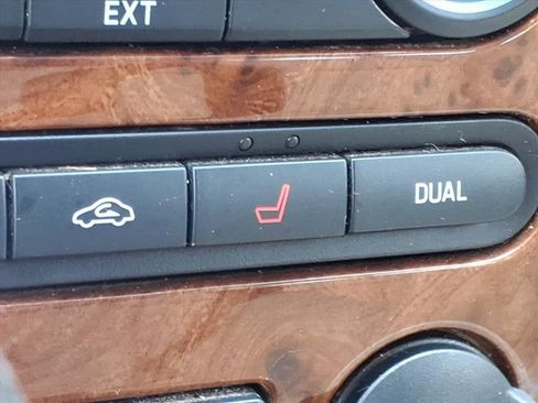 Used 2005 Ford Five Hundred Limited image 8