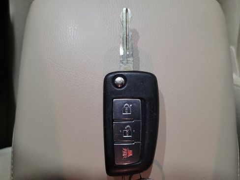 Used 2016 Nissan Rogue S AWD/4WD image 32