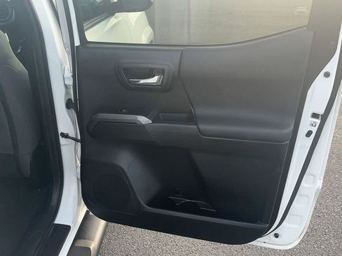 Used 2019 Toyota Tacoma TRD Sport AWD/4WD image 29