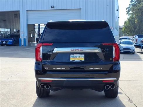 Used 2021 GMC Yukon Denali w/ Denali Premium Package image 6