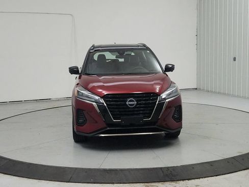 Used 2023 Nissan Kicks SR w/ SR Premium Package FWD image 2