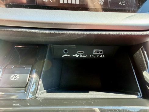 Used 2025 Subaru Outback Premium AWD/4WD image 46