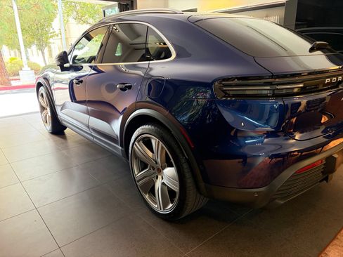 Certified 2024 Porsche Macan 4 Electric AWD/4WD image 6