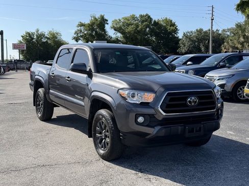 Used 2022 Toyota Tacoma SR5 RWD image 2