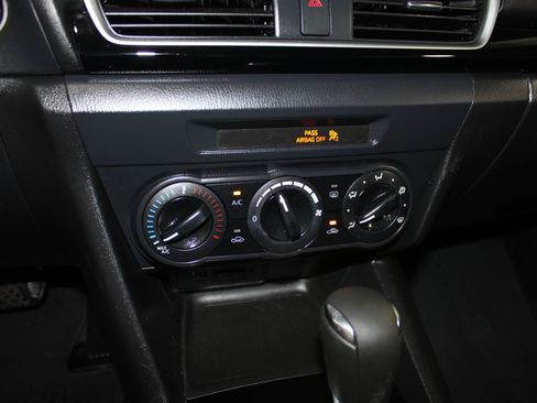 Used 2016 MAZDA MAZDA3 i Sport FWD image 17
