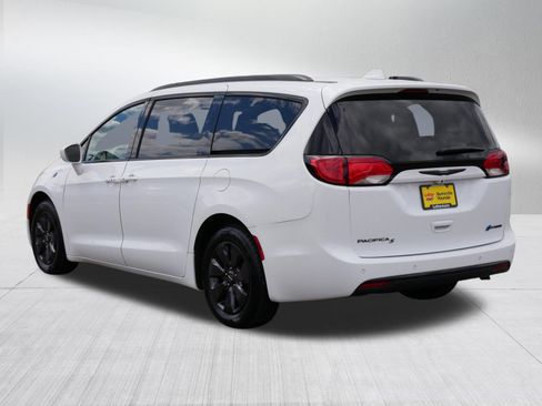 Used 2020 Chrysler Pacifica Touring-L w/ S Appearance Package FWD image 5