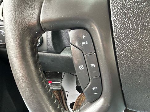 Used 2010 Chevrolet Avalanche LS w/ Interior Plus Package AWD/4WD image 31