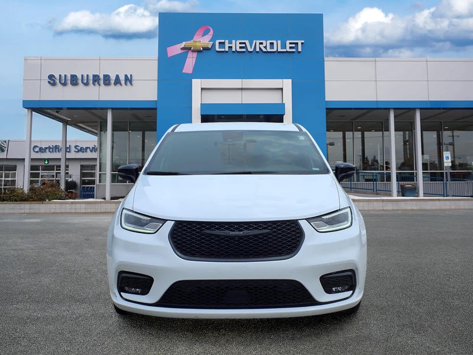 Used 2024 Chrysler Pacifica Limited FWD image 2