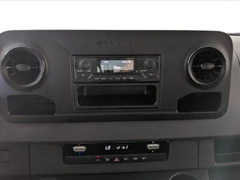 Used 2022 Mercedes-Benz Sprinter 2500 image 24