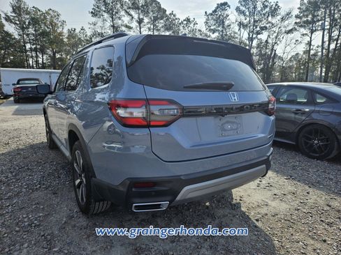 Certified 2023 Honda Pilot Touring image 9