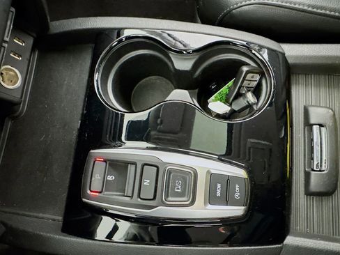 Used 2016 Honda Pilot Touring image 16