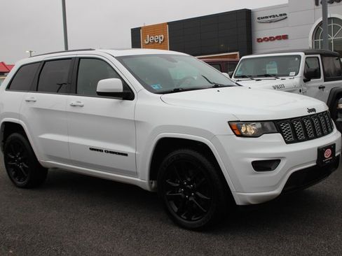 Used 2021 Jeep Grand Cherokee Laredo X image 1