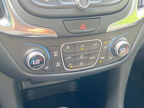 Used 2021 Chevrolet Equinox LT FWD image 27