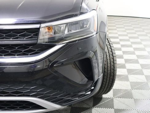 Used 2024 Volkswagen Taos SE image 25