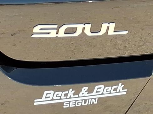 Used 2025 Kia Soul LX image 10