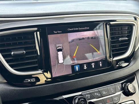 Used 2020 Chrysler Pacifica Touring-L w/ Advanced Safetytec Group image 23