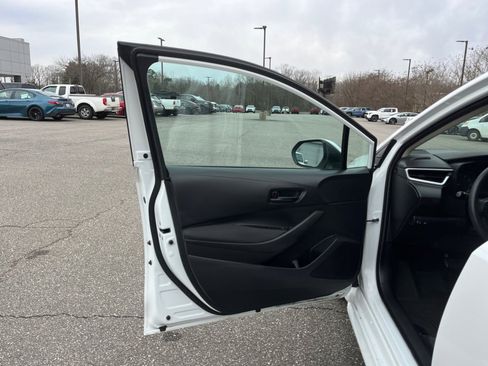 Used 2023 Toyota Corolla LE image 33
