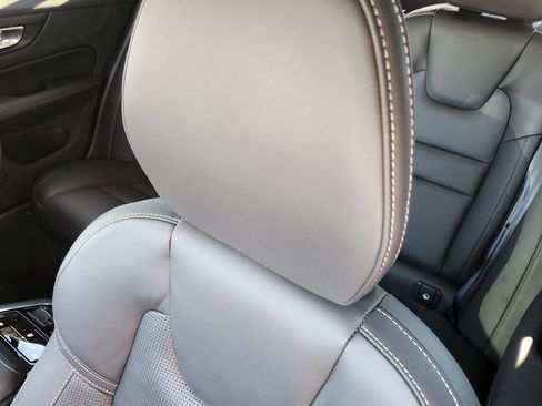 Used 2025 Volvo V60 B5 Cross Country Ultra image 5