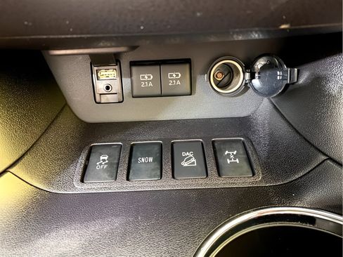 Used 2018 Toyota Highlander Limited Platinum image 17