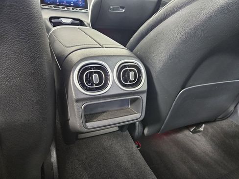 Used 2025 Mercedes-Benz C 300 Sedan image 40