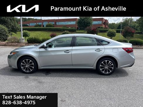Used 2018 Toyota Avalon XLE FWD image 3
