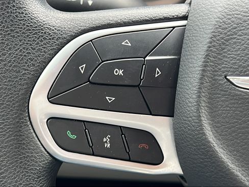 Used 2019 Chrysler Pacifica Touring Plus w/ Advanced Safetytec Group FWD image 19