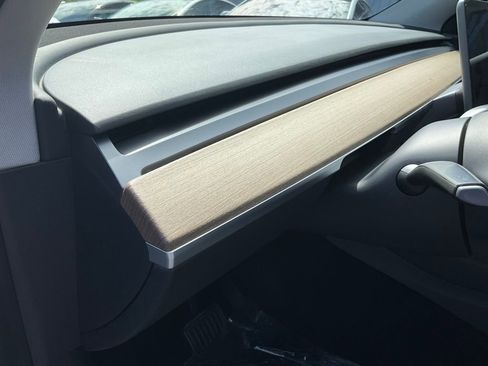 Used 2021 Tesla Model Y Long Range image 19