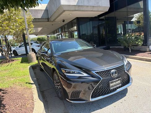 Certified 2024 Lexus LS 500 AWD w/ Luxury Package image 8