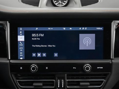 Certified 2024 Porsche Macan image 23