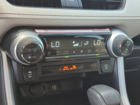 Used 2025 Toyota RAV4 XLE w/ Convenience Package FWD image 19