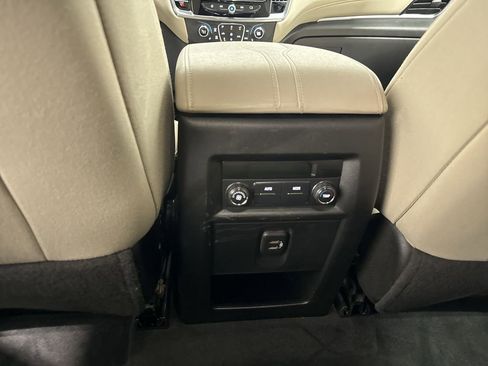 Used 2022 Chevrolet Traverse LT image 22