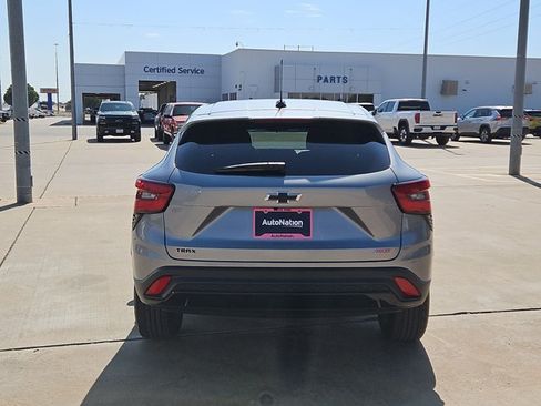 Used 2024 Chevrolet Trax RS FWD image 7