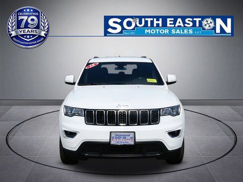 Used 2018 Jeep Grand Cherokee Laredo AWD/4WD image 3