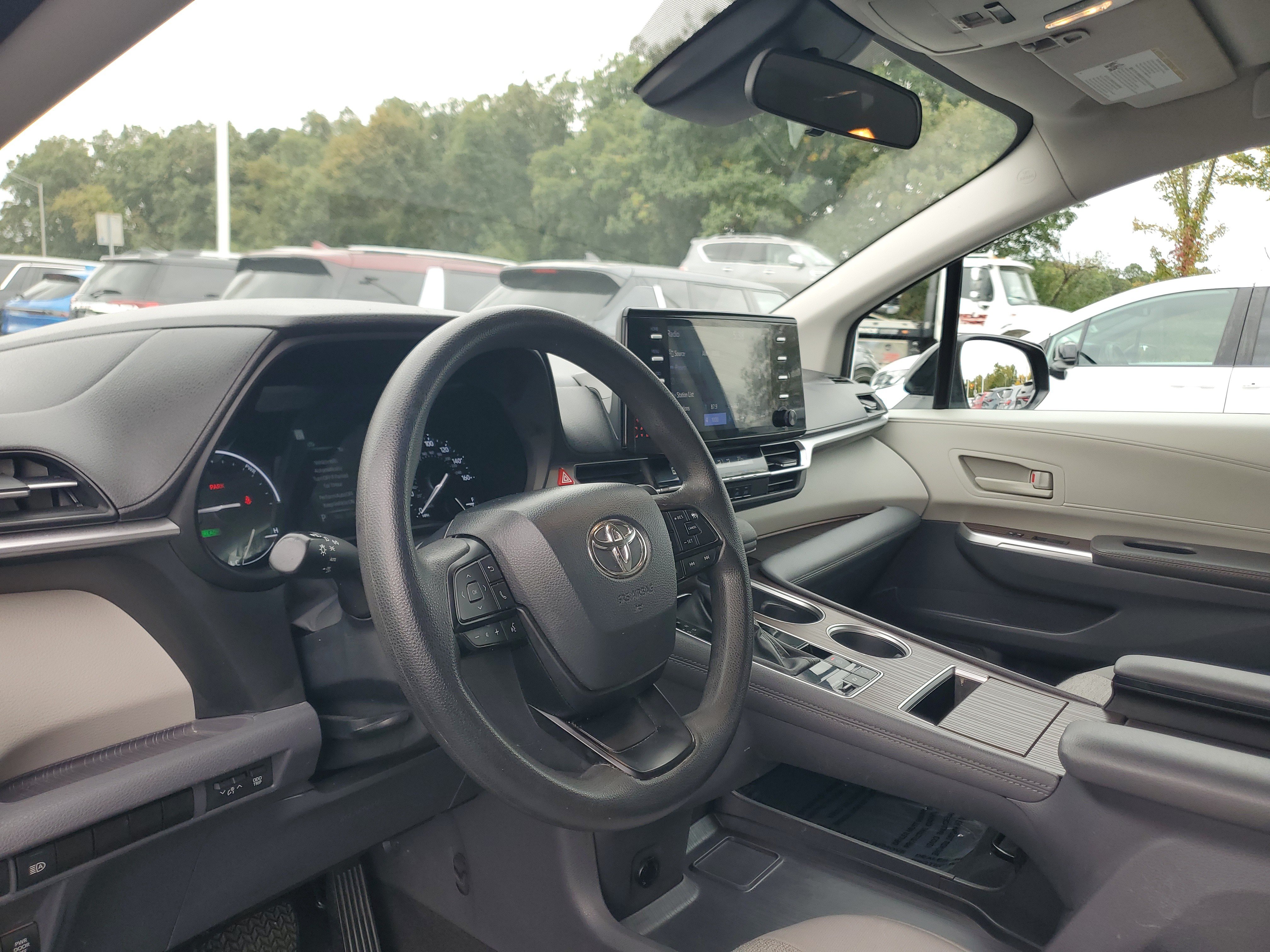 Certified 2024 Toyota Sienna LE FWD image 19