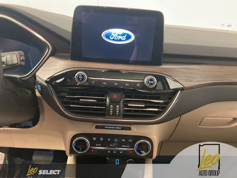 Used 2020 Ford Escape Titanium AWD/4WD image 15