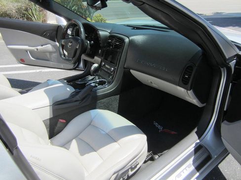 Used 2009 Chevrolet Corvette Convertible w/ Preferred Equipment Group RWD image 28