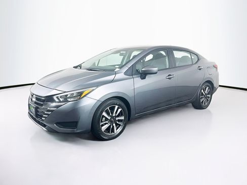 Used 2025 Nissan Versa SV FWD image 3