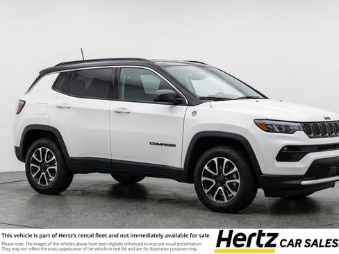 Used 2025 Jeep Compass Trailhawk AWD/4WD image 1