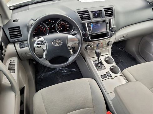 Used 2013 Toyota Highlander Plus image 8