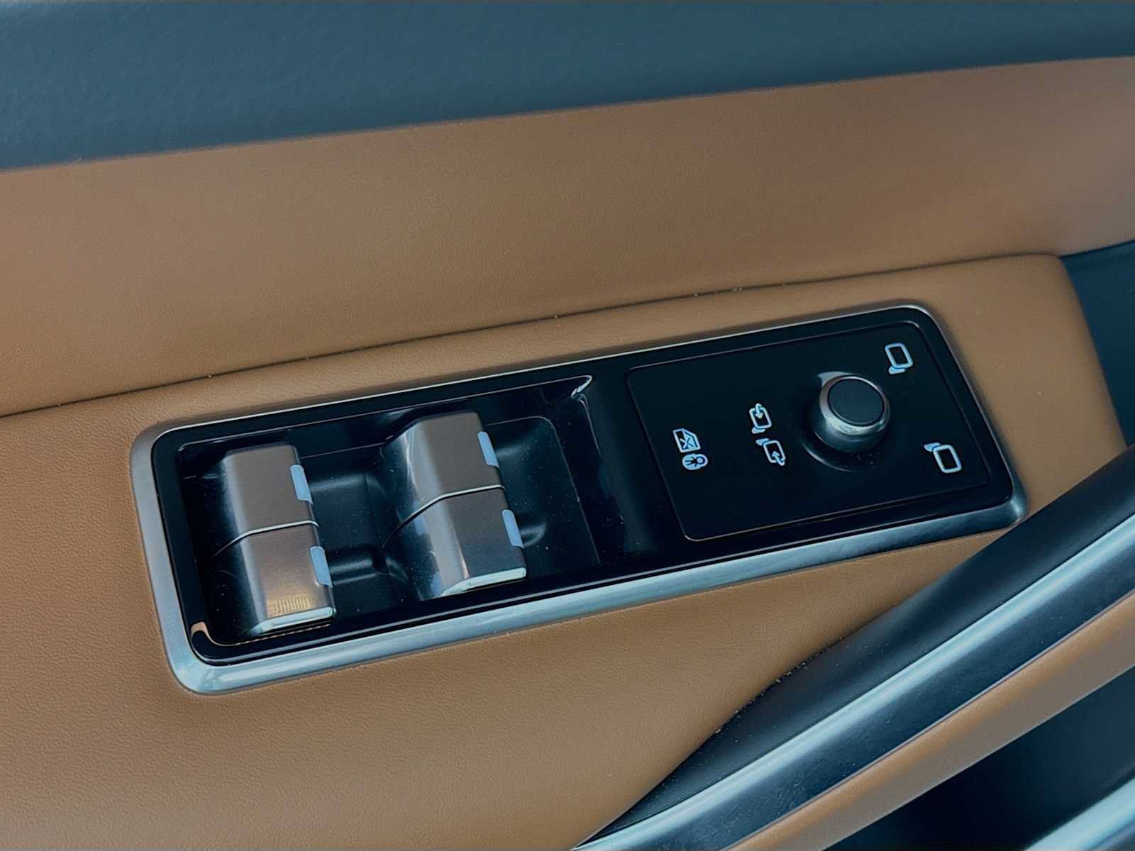 New 2025 Jaguar F-PACE R-Dynamic S AWD/4WD image 19